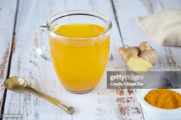 turmeric and ginger tea - ginger glasses stock-fotos und bilder