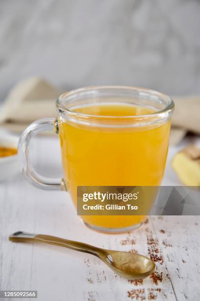 turmeric and ginger tea - ginger glasses stock-fotos und bilder