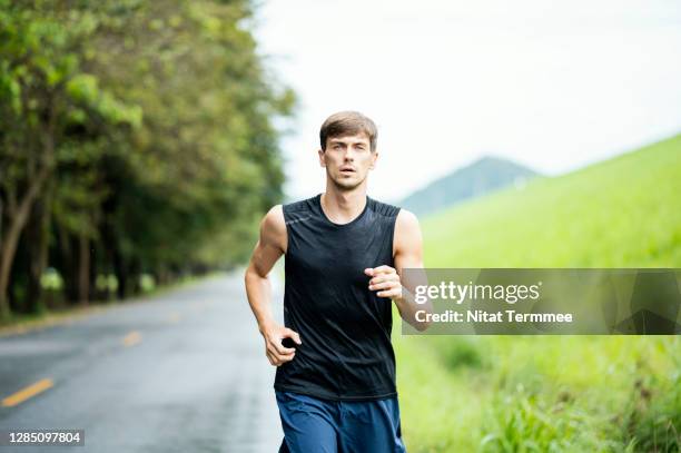 Men Rushing Forward Front Man Running Photos and Premium High Res Pictures - Getty Images