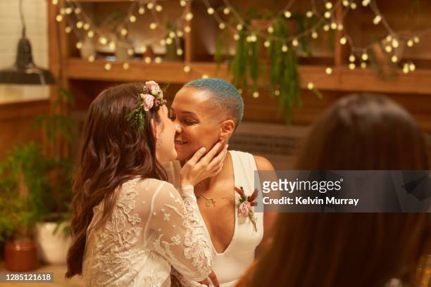 lesbian same sex wedding, the couple kiss - images of lesbians kissing stock pictures, royalty-free photos & images