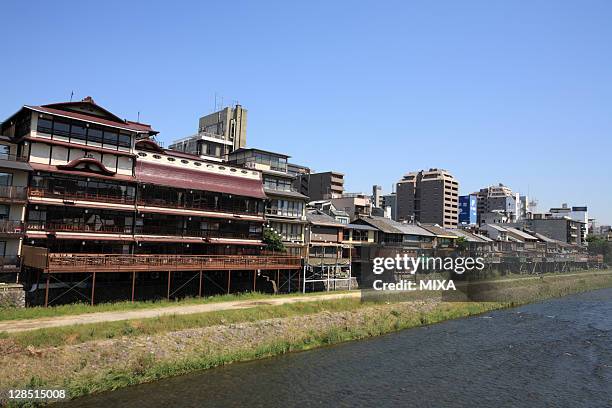 kamo river, kyoto, kyoto, japan - kamo river stock pictures, royalty-free photos & images