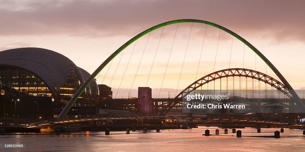 England, Northumberland, Newcastle-upon-Tyne, Tyne River, Gateshead Millennium Bridge, Bridge over a river