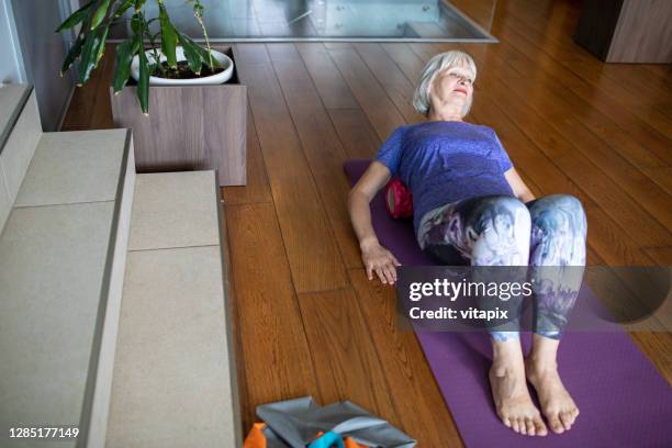 foam roller massage for lower back pain - sciatic nerve stock pictures, royalty-free photos & images
