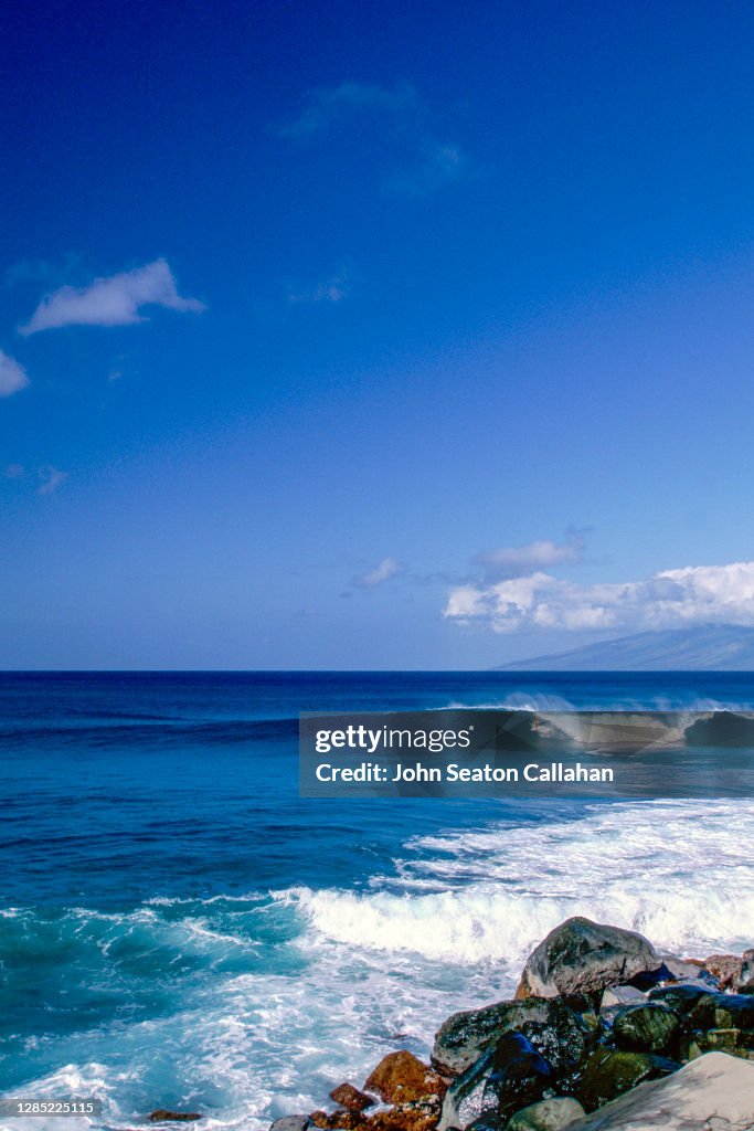 USA, Hawaii, Surfer at Honolulu Bay