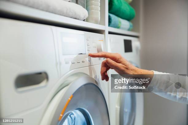 which wash to choose - secador de roupas imagens e fotografias de stock