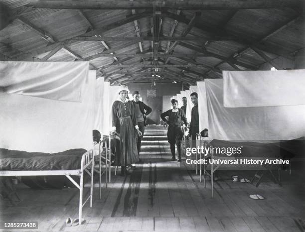 Ward O. Influenza, U.S. Army Camp Hospital No. 85, Montoir de Bretagne, France, 1914-1918.