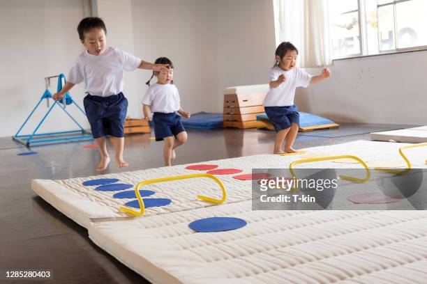 gymnastics school for japanese children - artistic gymnastics stock pictures, royalty-free photos & images