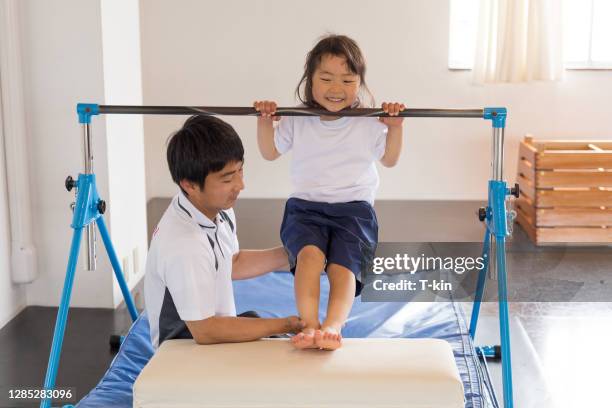 gymnastics school for japanese children - slab sided gymnastics vault stock pictures, royalty-free photos & images