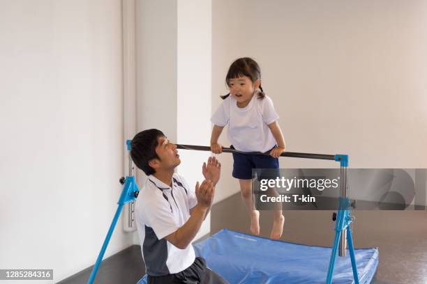 gymnastics school for japanese children - artistic gymnastics stock pictures, royalty-free photos & images