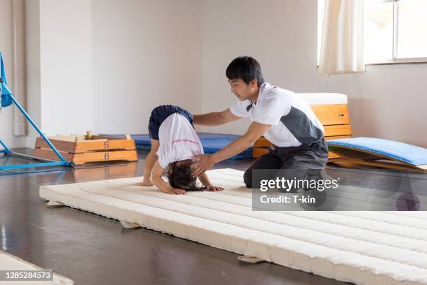 gymnastics school for japanese children - slab sided gymnastics vault stock pictures, royalty-free photos & images