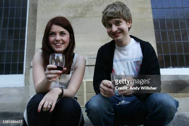Brighton-based indie duo Blood Red Shoes posed in Cardiff in 2007