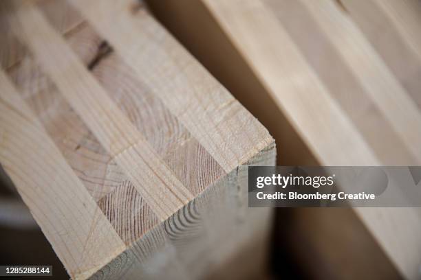 cross-laminated timber - bauholz stock-fotos und bilder
