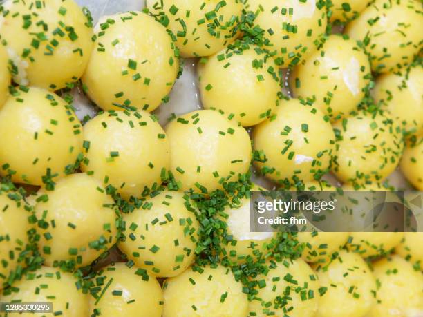 potato dumplings - teigtaschen stock-fotos und bilder