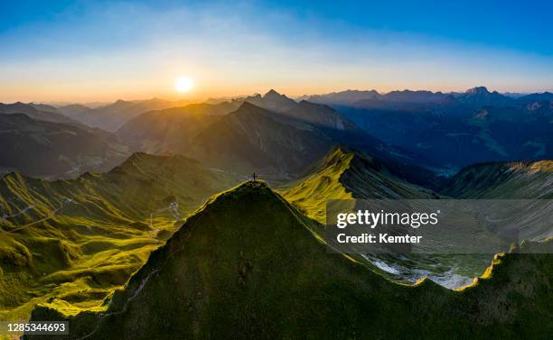 aerial view of a sunrise in the mountains - vorarlberg imagens e fotografias de stock