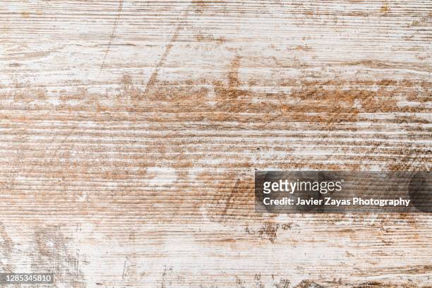 white-washed and scratched rustic wooden background - table texture imagens e fotografias de stock