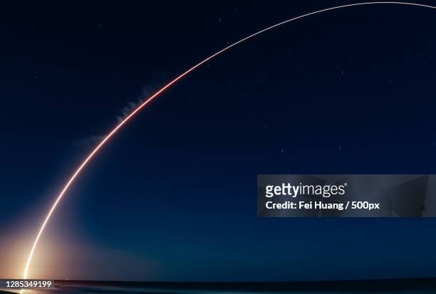 space shuttle launch at night,cocoa beach,florida,united states,usa - take off fotografías e imágenes de stock