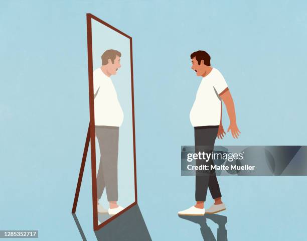 ilustraciones, imágenes clip art, dibujos animados e iconos de stock de surprised man looking at reflection of large stomach in mirror - crisis de los cuarenta