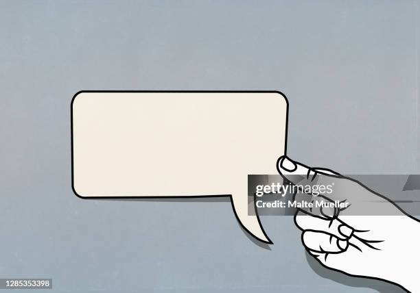 hand holding speech bubble adhesive note - 付箋��紙点のイラスト素材／クリップアート素材／マンガ素材／アイコン素材