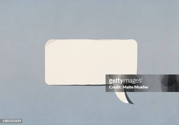 blank speech bubble on blue background - sprechblase für internetchat stock-grafiken, -clipart, -cartoons und -symbole