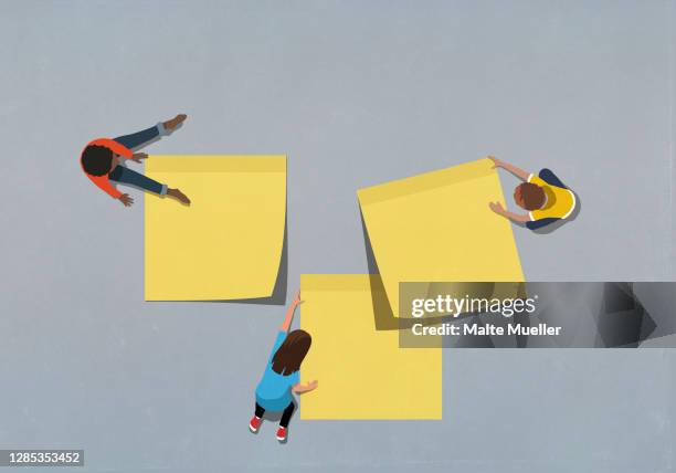 bildbanksillustrationer, clip art samt tecknat material och ikoner med children with large yellow adhesive notes - brainstorming illustration