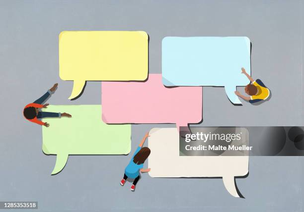 ilustraciones, imágenes clip art, dibujos animados e iconos de stock de kids arranging blank multicolor speech bubbles - gossip