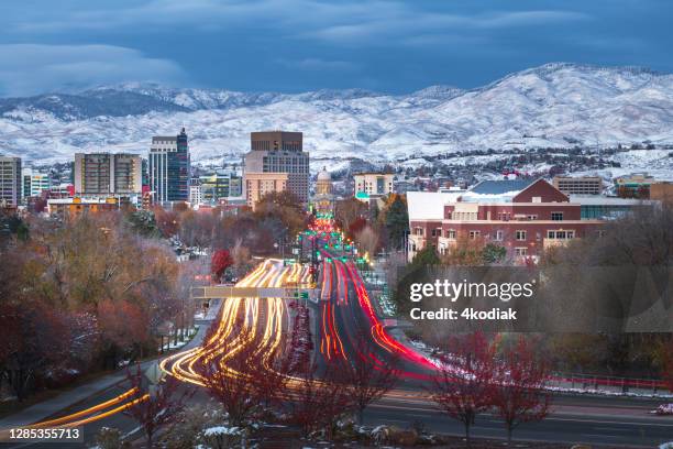 boise downtown al atardecer, la capital del estado de idaho - capitel fotografías e imágenes de stock