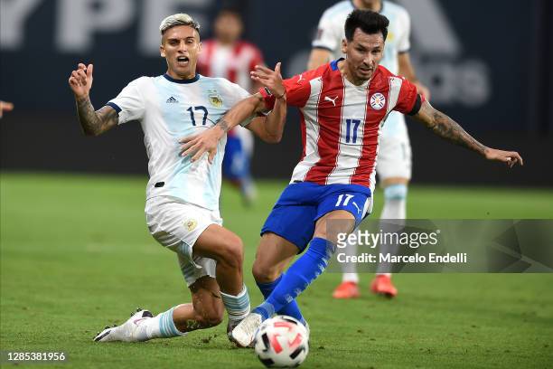 Nicolás Domínguez of Argentina competes for the ball with Hernán Pérez of Paraguay during a match between Argentina and Paraguay as part of South...