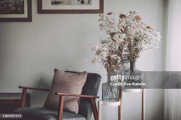 arrangement de fleur - vase photos et images de collection