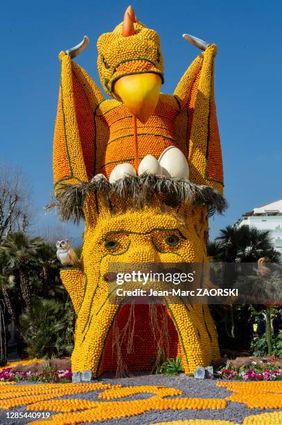 Sculpture de l''exposition des "motifs d'agrumes" sur le thème "des Mondes fantastiques" lors de la 86e Fête du Citron dans les Jardins Biovès avenue...