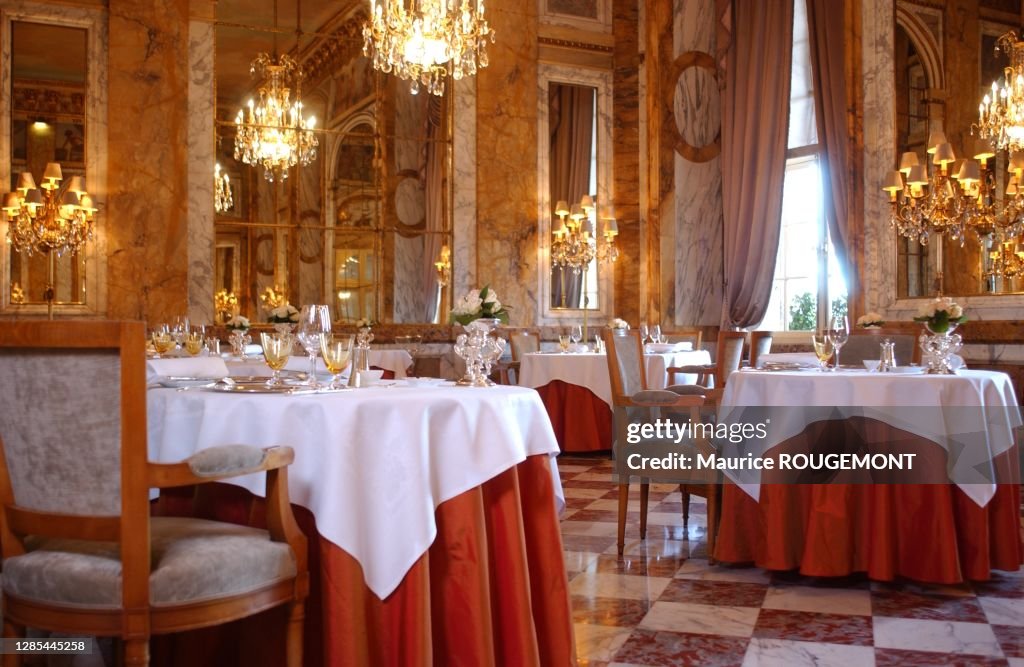 Jean-Francois Piege est passe chef de cuisine du restaurant ''Les Ambassadeurs'' a l'hotel Crillon, Paris 8e.