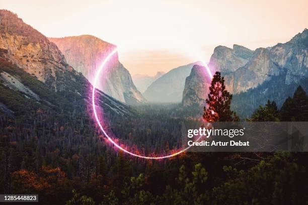 halo of neon ring illuminated in the stunning landscape of yosemite. - idyllisch stockfoto's en -beelden