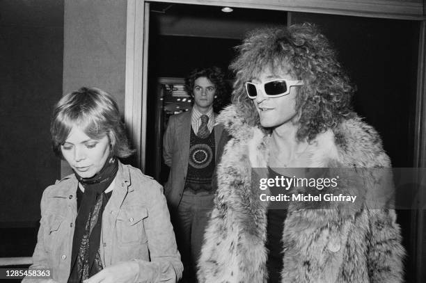 Le chanteur français Michel Polnareff avec l'actrice française Annie Fargue à la 1ere du film « L’assassinat de Trotsky » réalisé par Joseph Losey.