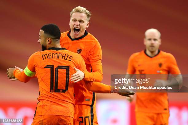 Donny van de Beek of Netherlands celebrates scoring his teams first goal of the game with team mate Memphis Depay during the international friendly...