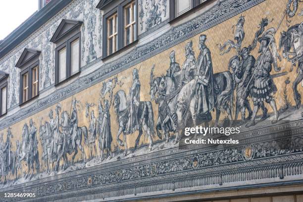 fuerstenzug (procession of princes), a giant mural - dresden city foto e immagini stock