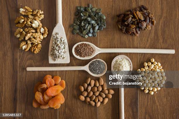 gesunde snacks - chia seed stock-fotos und bilder