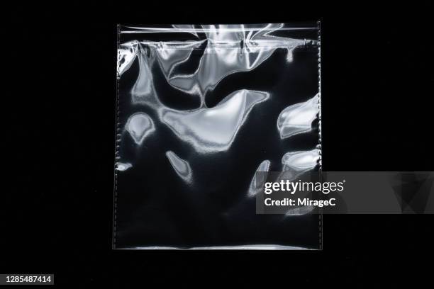 new transparent plastic bag reflecting white lights - sac en plastique photos et images de collection