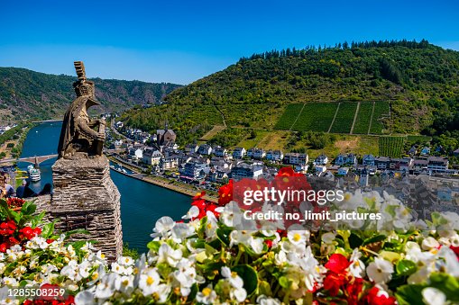 Vista panorâmica sobre Cochem no rio Mosel na Alemanha Vista panorâmica sobre Cochem no rio Mosel na Alemanha