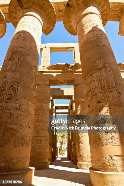 hypostyle hall, karnak temple, luxor, egypt - grande sala hipóstola - fotografias e filmes do acervo
