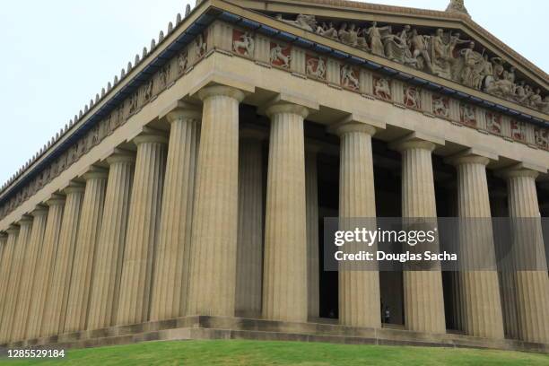 the parthenon in centennial park - nashville parthenon stock pictures, royalty-free photos & images