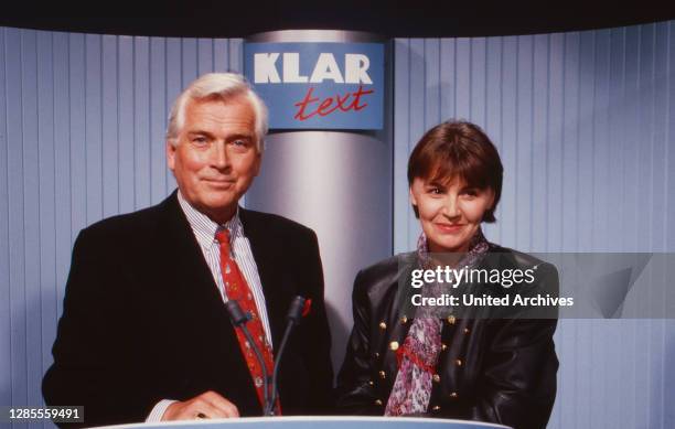 Klartext, Fernsehmagazin zum Thema Politik, Deutschland 1990, Moderatoren Carlheinz Hollmann und Angelika Unterlauf.