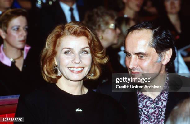 Stars in der Manege, Zirkus-Show aus München, Deutschland 1989, mit dabei: Schauspielerin Senta Berger mit Ehemann Michael Verhoeven.
