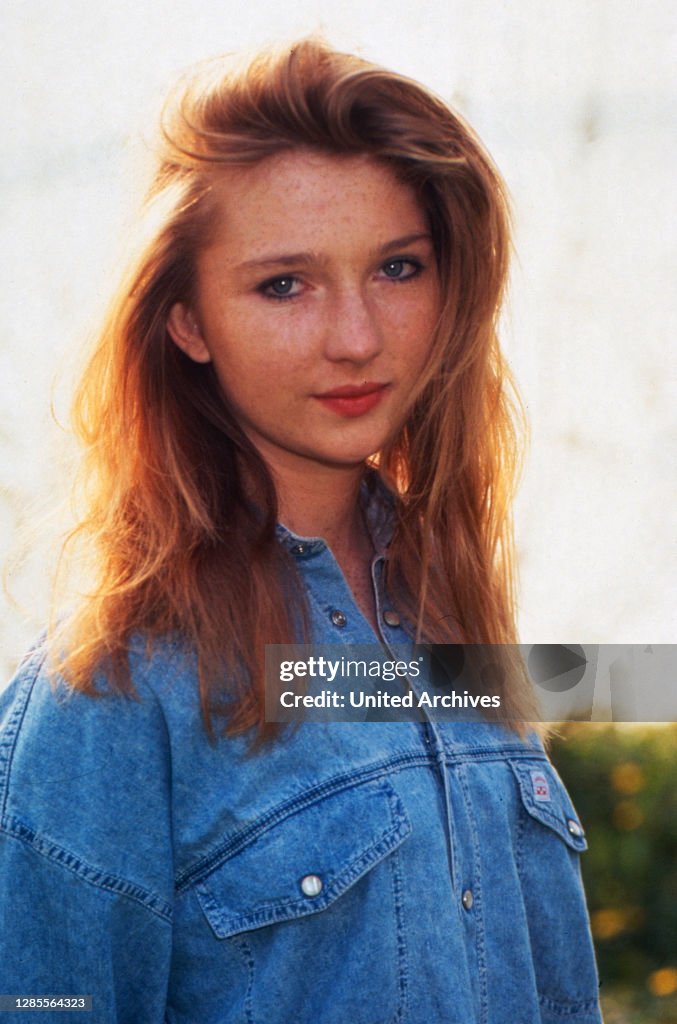 Katja Studt, deutsche Schauspielerin, bei einem Outdoor Fotoshooting