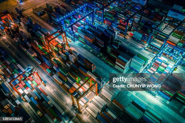 container cargo freight ship terminal in hong kong, china - product innovation stock pictures, royalty-free photos & images