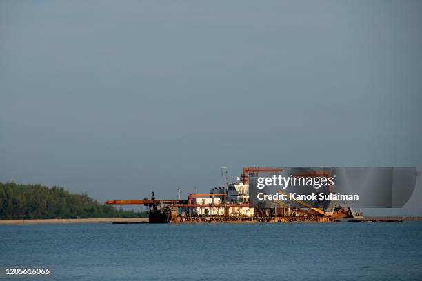 dredger ship - dredger stock pictures, royalty-free photos & images