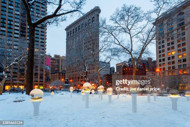 flatiron building, madison square park, new york city, new york, america - madison square park stock-fotos und bilder