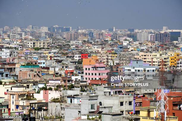 aerial view of dhaka - air pollution in bangladesh stock-fotos und bilder