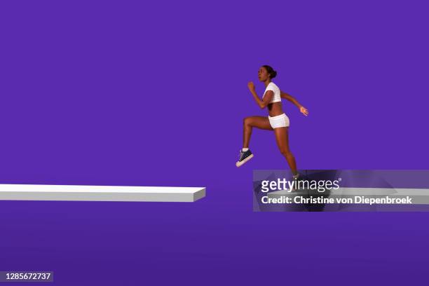 athletic african woman jumping - laufen freisteller stock-fotos und bilder