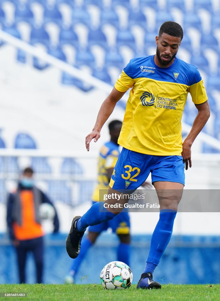 Oficial: Loreintz Rosier (Estoril) é reforço do Fortuna Sittard