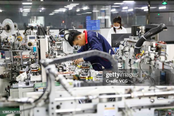 Batter Line Work Lithium Ion Batteries Assembly Lines Photos and Premium High Res ...