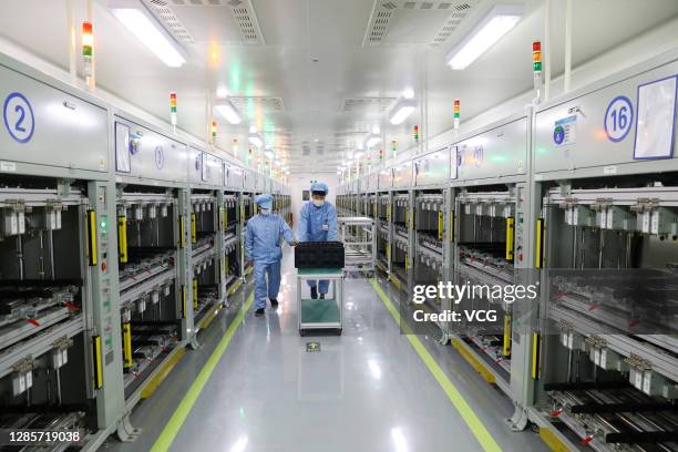 Batter Line Work 194 Lithium Ion Batteries Assembly Lines Stock Photos, High-Res ...
